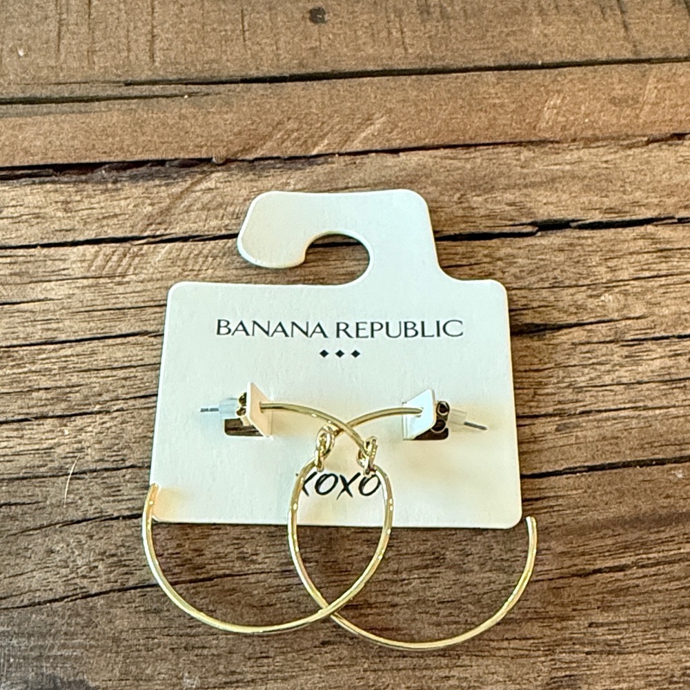 NWT Banana Republic gold tone knot earrings